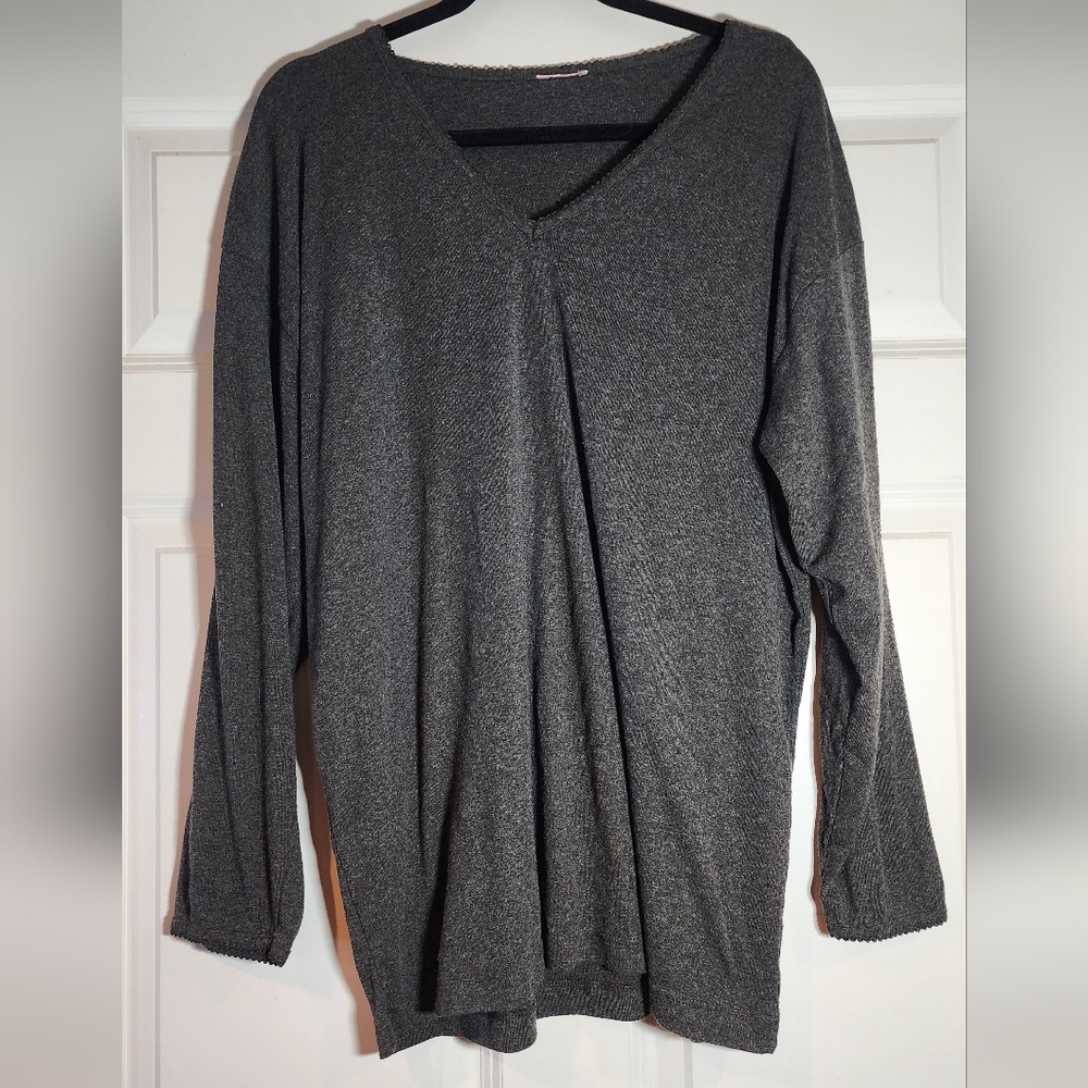 Gray V-Neck Long Sleeve Top No Size Approx 25in P2P 28.5in Length